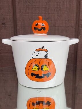 Rae Dunn - Peanuts "Welcome, Great Pumpkin" ceramic crock with a lid